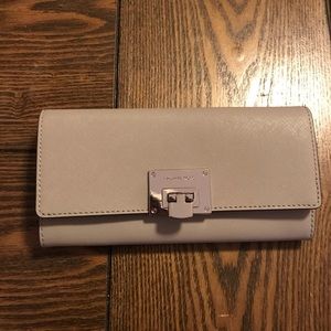 NWT Michael kors saffiano womens wallet